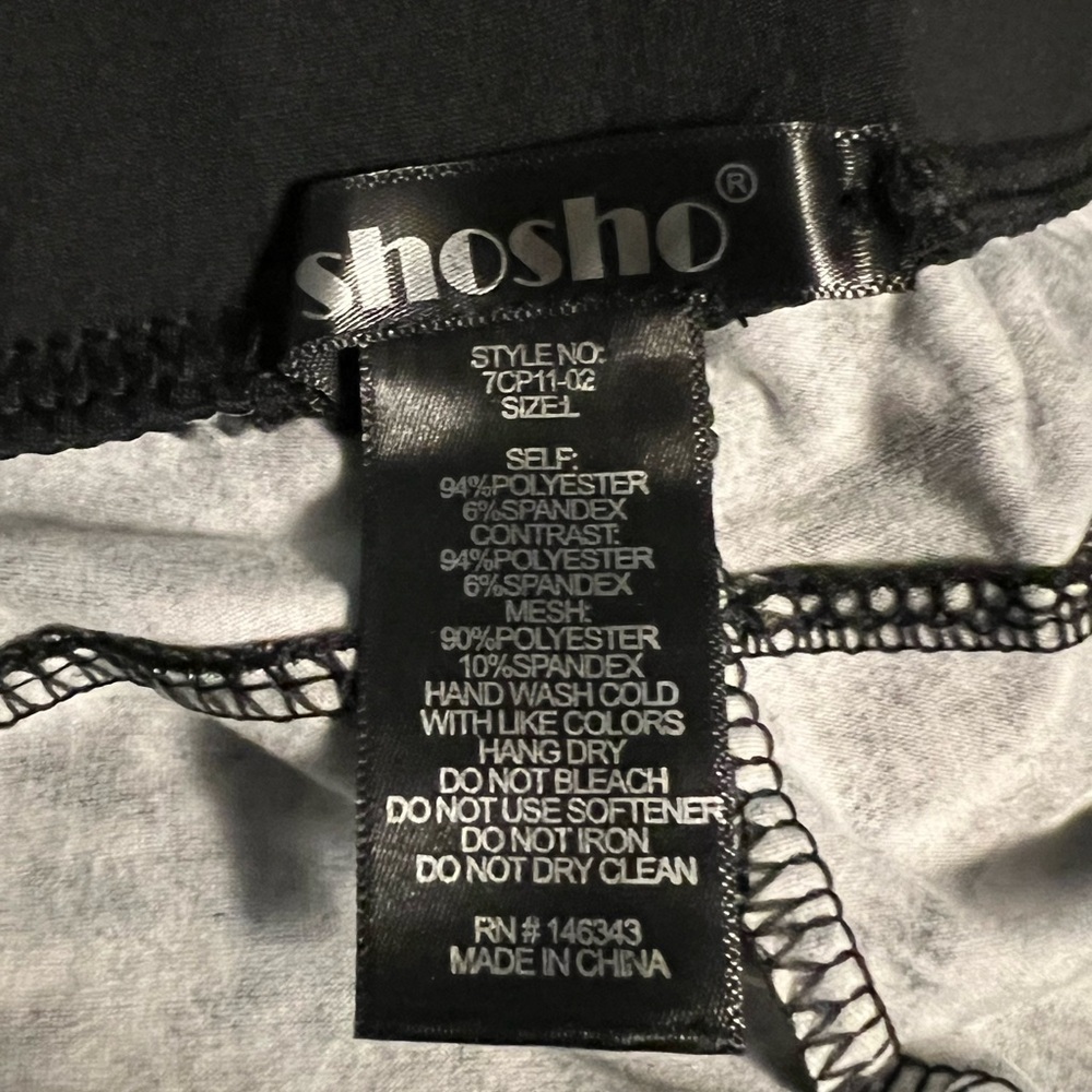 🇺🇸$5🇺🇸 Sho Sho Sport Black and White Patterned Mesh Leggings NWT Large - Picture 3 of 5